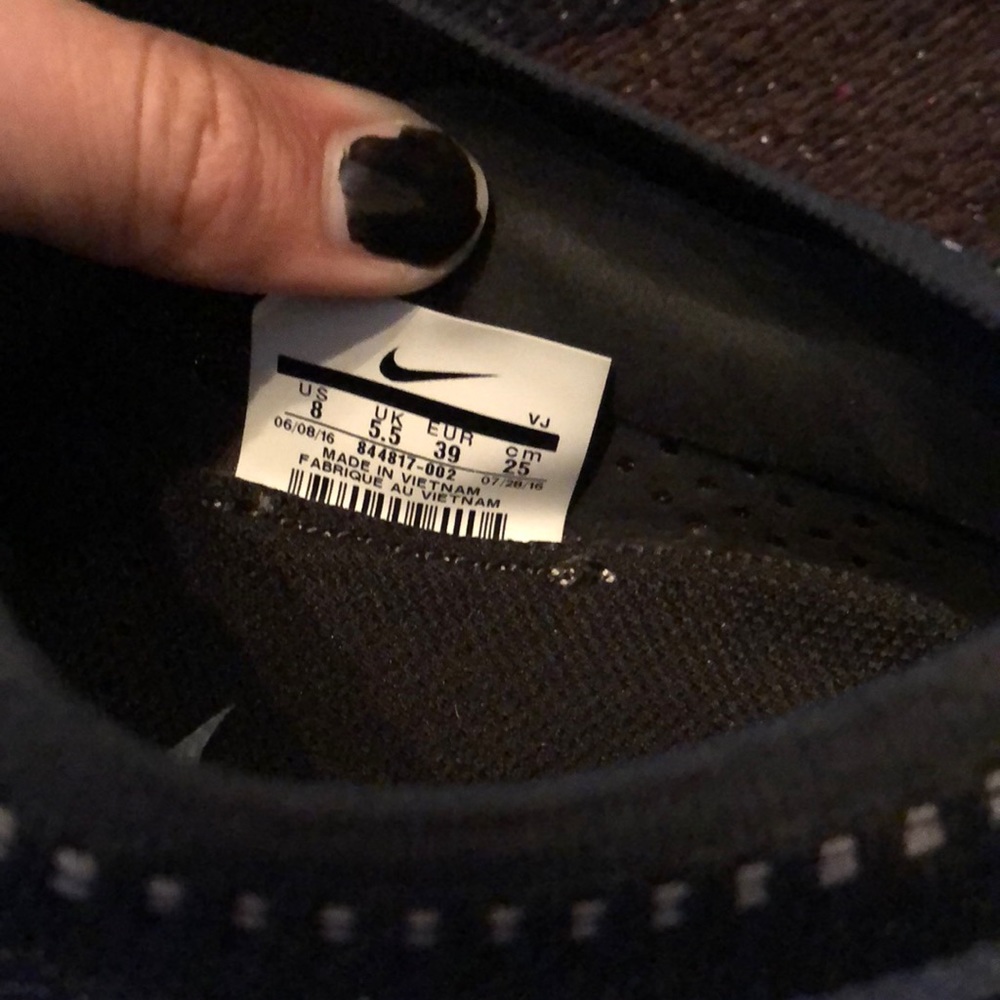 Nike Flyknit Running Shoes - Picture 2 of 5